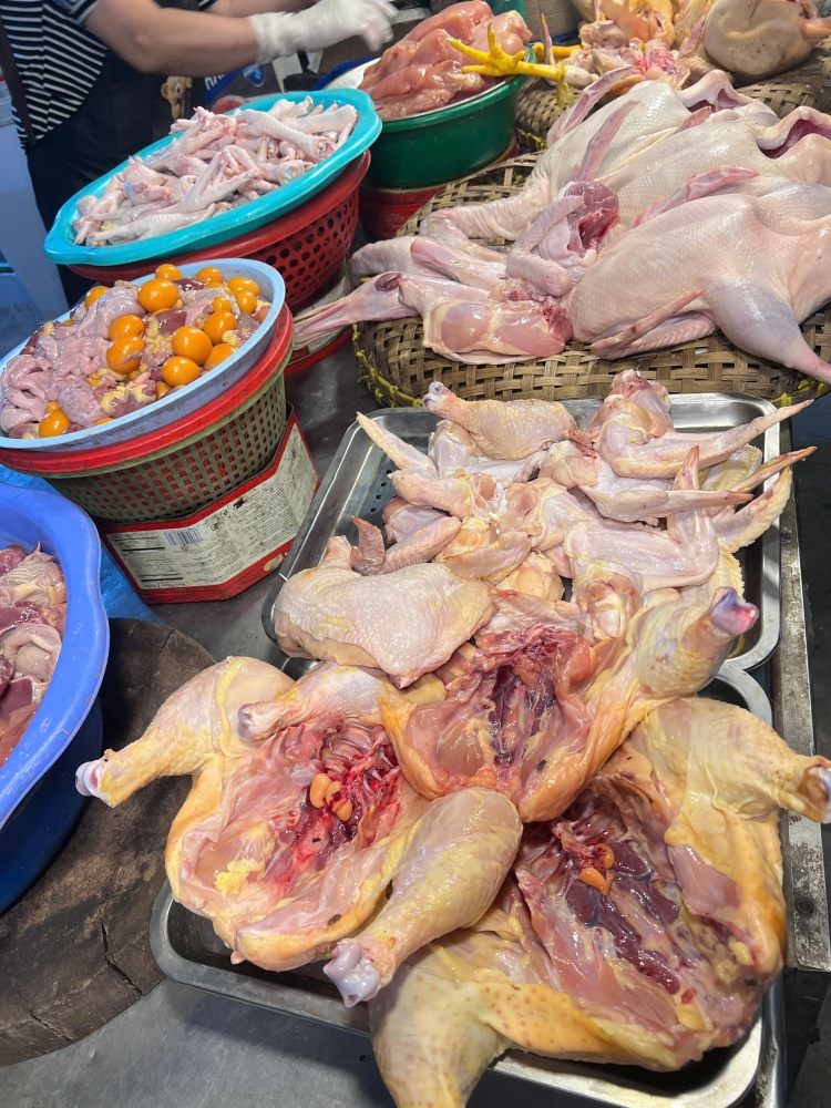 Thịt gà nguyên con