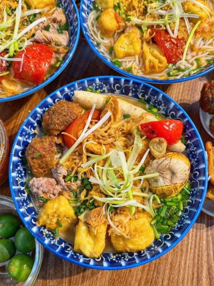 Bún riêu cua tóp mỡ đặc biệt